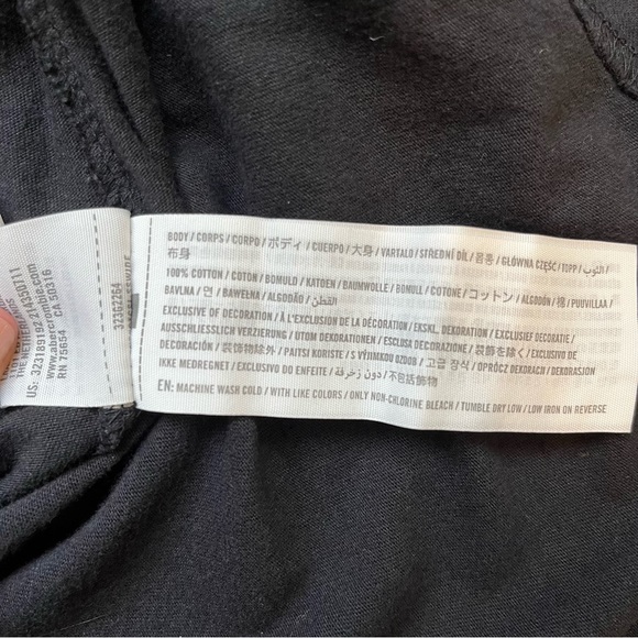 Hollister Curved Hem, Crew Neck Black with Floral Long Sleeve Tee, Men's Medium - Picture 5 of 10